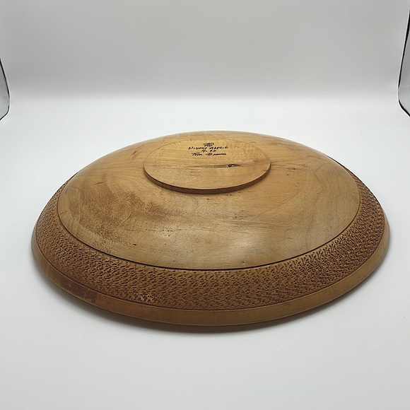 Handmade, beautiful Norway Maple bowl, nice detail, signed by artist Ron Brown - Picture 5 of 10